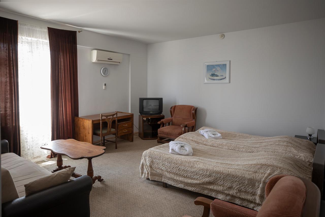 Leader Hotel Gori Exterior photo