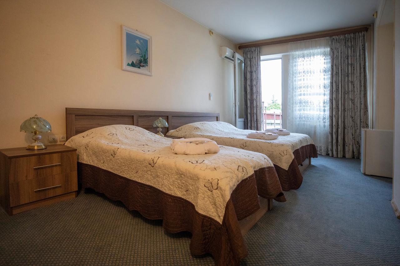 Leader Hotel Gori Exterior photo
